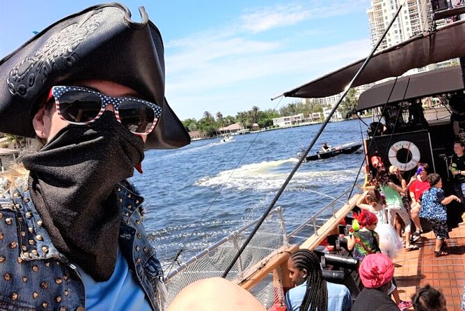 1-Hour Interactive Pirate Cruise (arrive 30 minutes early) - What parents get from the ride