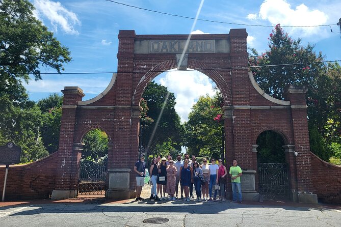 2.5 Hour Atlanta Local Food + Victorian Cemetery Tour - How much food you actually get