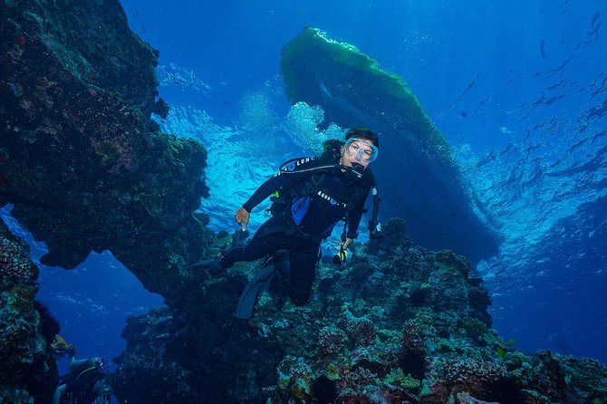 2 Tank Lanai Cathedral Scuba Dive Via Boat for Certified Divers - The first underwater session, usually 50 to 75 feet
