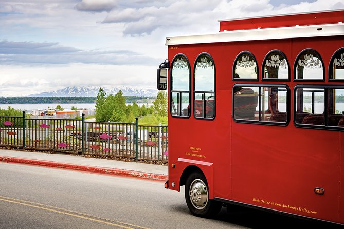 Anchorage Trolley Tour - What the Anchorage Trolley Tour is really good at
