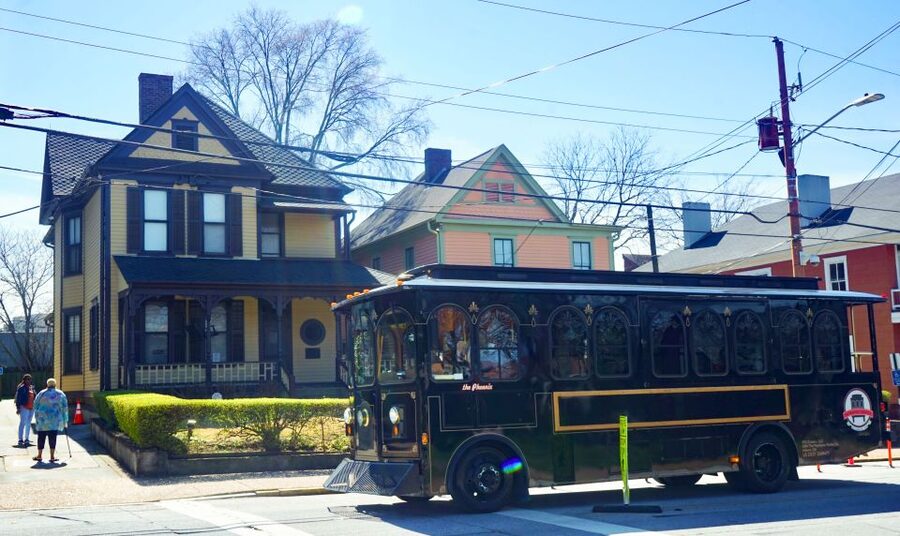 Atlanta: 1.5-Hour Highlight Trolley Tour - Guides, drivers, and the tone of the ride