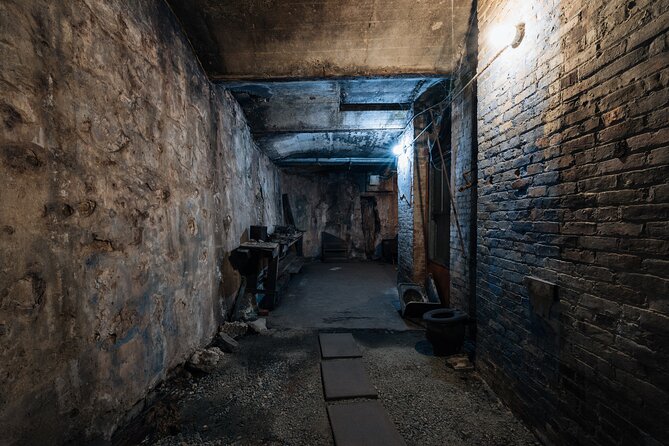 Beneath The Streets Underground History Tour - How the walking pace and group size affect the experience