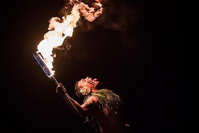 Big Island, Hawaii: Admission to Voyagers of the Pacific Luau - A sunset setting that does much of the work