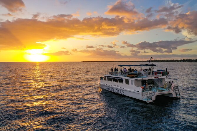 Big Island Historical Dinner Cruise to Kealakekua Bay - Dinner With Kona Coffee and Macadamia Nuts