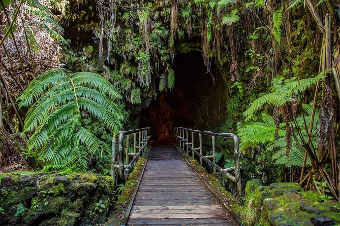Big Island in a Day: Volcanoes Waterfalls Sightseeing and History - Hilo, Rainbow Falls, and Akaka Falls