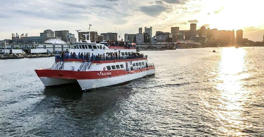 Boston: Boston Harbor Sunset Cruise - Meeting at Rowes Wharf and getting aboard