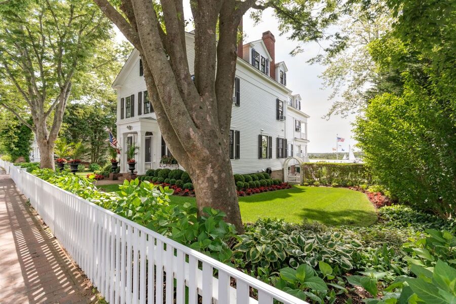 Boston: Martha's Vineyard Day Trip with Optional Island Tour - Edgartown: shops, harbor charm, and a tight schedule