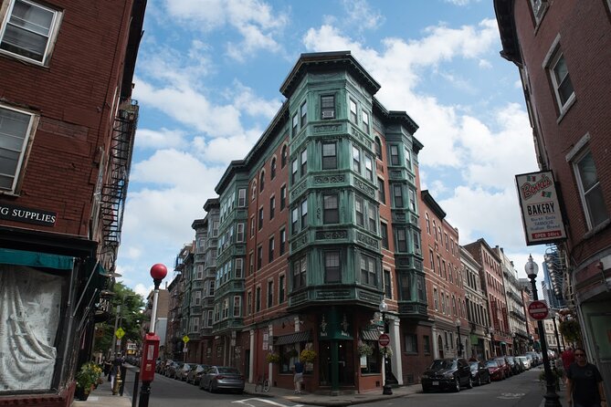 Boston North End Food Tour of 6+ Tastings, Cannoli, Lobster Roll - Boston Public Market sets the tone