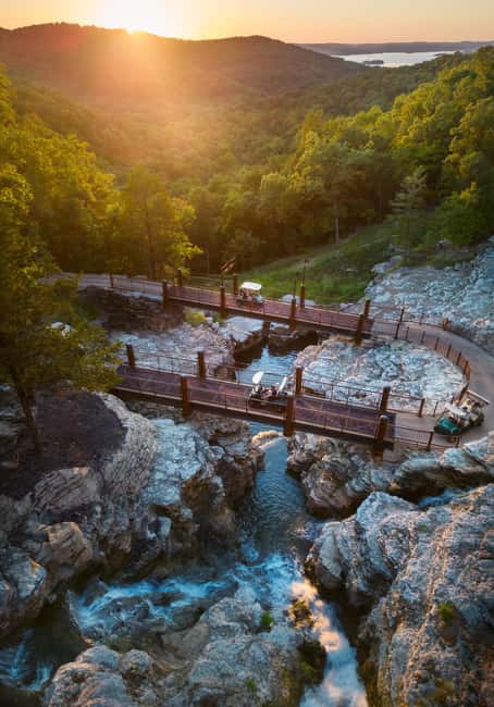 Branson: Top of the Rock Ozarks Heritage Preserve - The cave and the Bat Bar