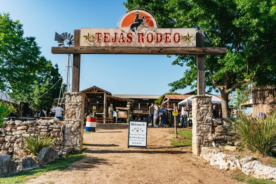 Bulverde: Saturday Night Rodeo General Admission Ticket - Arriving at 401 Obst Road in Bulverde