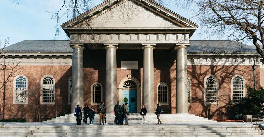 Cambridge: Harvard University Student-Guided Walking Tour - Famous Harvard figures and present-day campus life