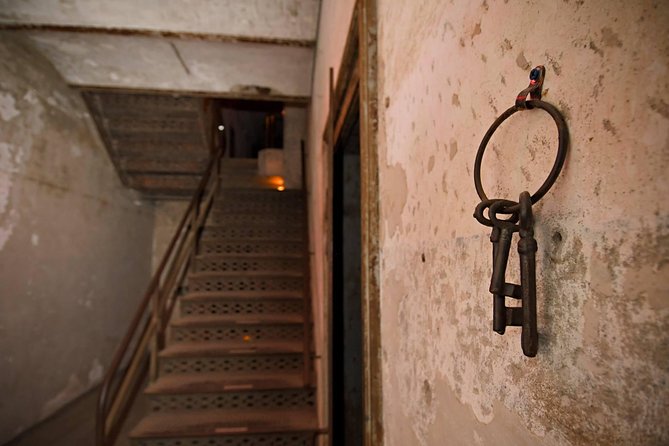 Charleston Haunted Jail Night-Time Walking Tour with Admission to Old City Jail - What you see during the 45-minute route
