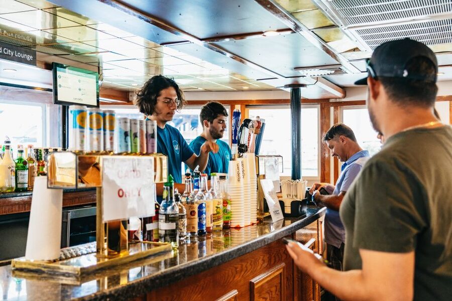 Chicago: 1.5-Hour Lake and River Architecture Cruise - Choosing the best seat