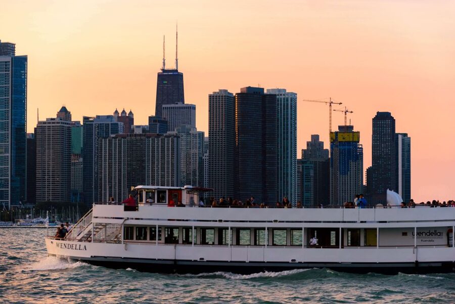Chicago: 1.5-Hour Scenic Sunset Lake Cruise - Should you book the Wendella sunset cruise?