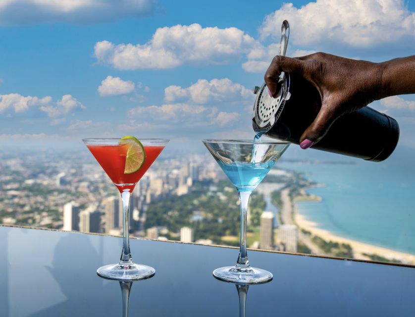 Chicago: 360 Chicago Observation Deck Sip and View Ticket - CloudWalk gives you a playful photo stop