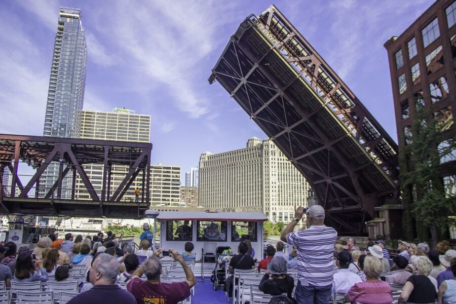 Chicago: 45-Minute Family-Friendly Architecture River Cruise - Starting near the Wrigley Building