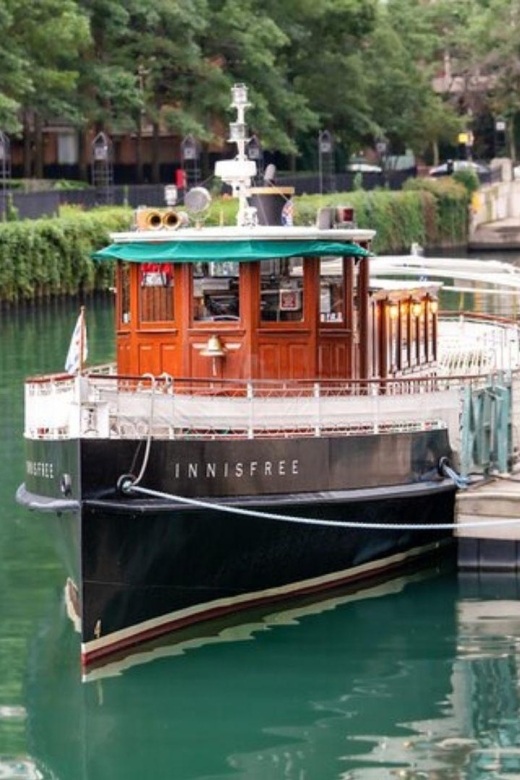 Chicago: Architecture Boat Tour with Drinks - Complimentary drinks and the onboard setup