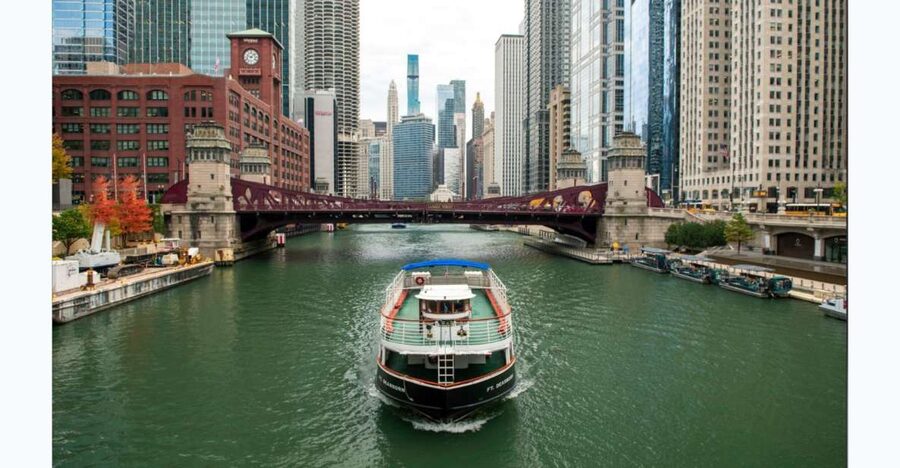 Chicago: Architecture Boat Tour with Drinks - Weather, seating, and comfort