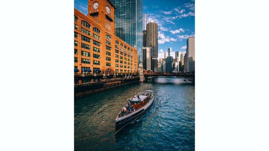 Chicago: Architecture Boat Tour with Drinks - Who will enjoy this Chicago boat tour
