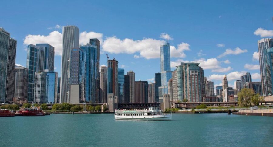 Chicago: Architecture Center Cruise on Chicago's First Lady - Seeing all three branches of the Chicago River