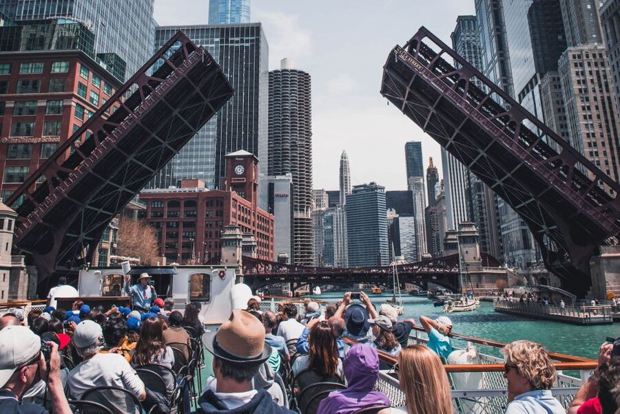 Chicago: Architecture Center Cruise on Chicago's First Lady - Timing, weather, and practical access
