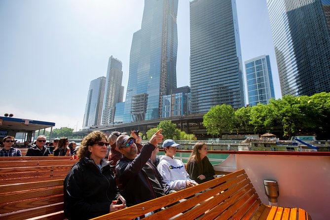 Chicago Architecture River Cruise - The boat, seating, and onboard extras