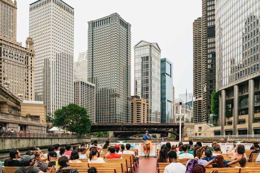 Chicago: Architecture River Cruise Skip-the-Ticket Line - Comfort, weather, and the cash bar