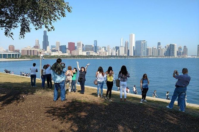 Chicago City Minibus Tour - Lincoln Park when the fountain is off