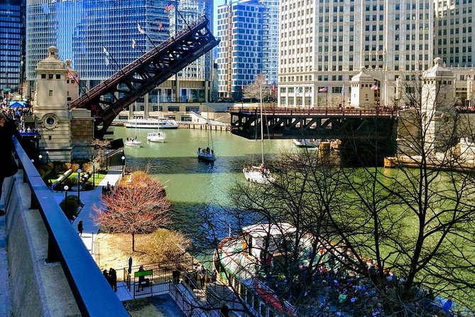 Chicago City Tour with Architecture River Cruise Option - The optional 75-minute architecture cruise