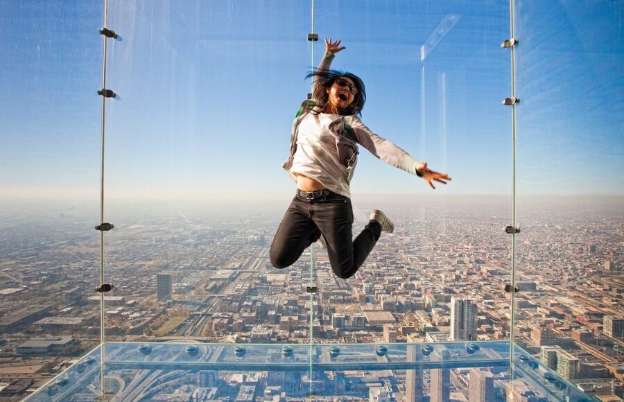 Chicago Explorer Pass: 2 to 7 Attractions including SkyDeck - Compare Skydeck with 360 CHICAGO