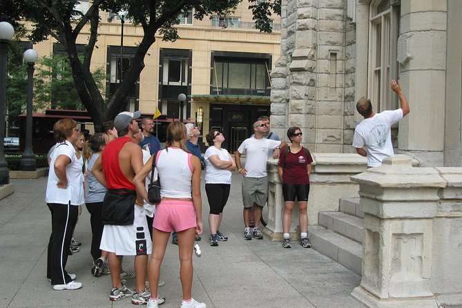 Chicago Favorites Ultimate Food and Walking Tour - The Chicago Theatre, Michigan Avenue, and the river