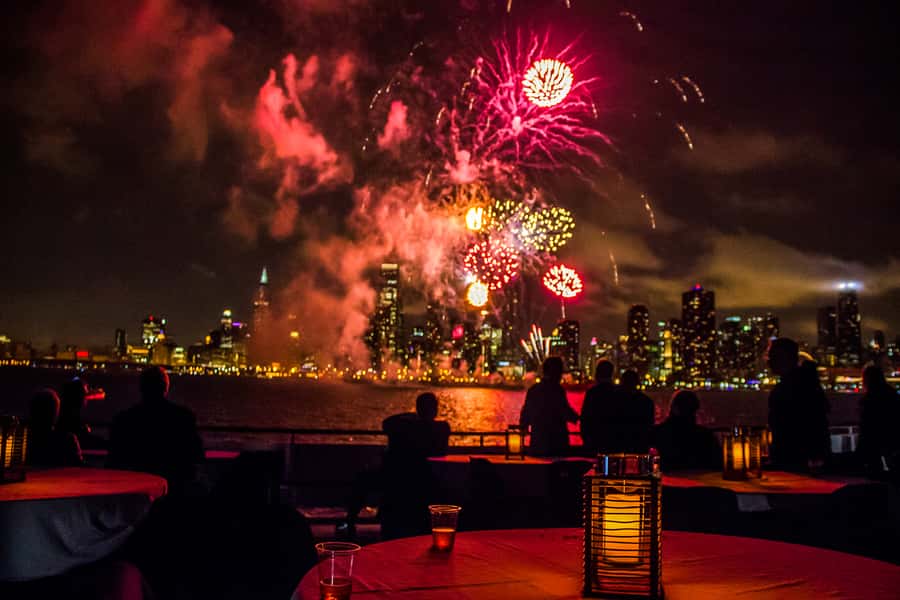 Chicago: Fireworks Cruise with Lake or River Viewing Options - Watching the Navy Pier fireworks from the water