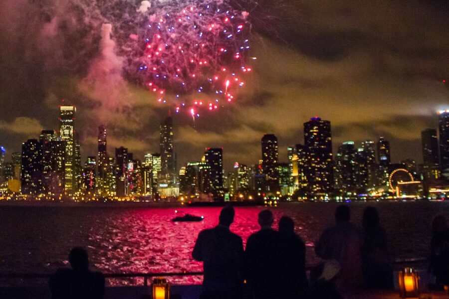 Chicago: Fireworks Cruise with Lake or River Viewing Options - Who should book this cruise?