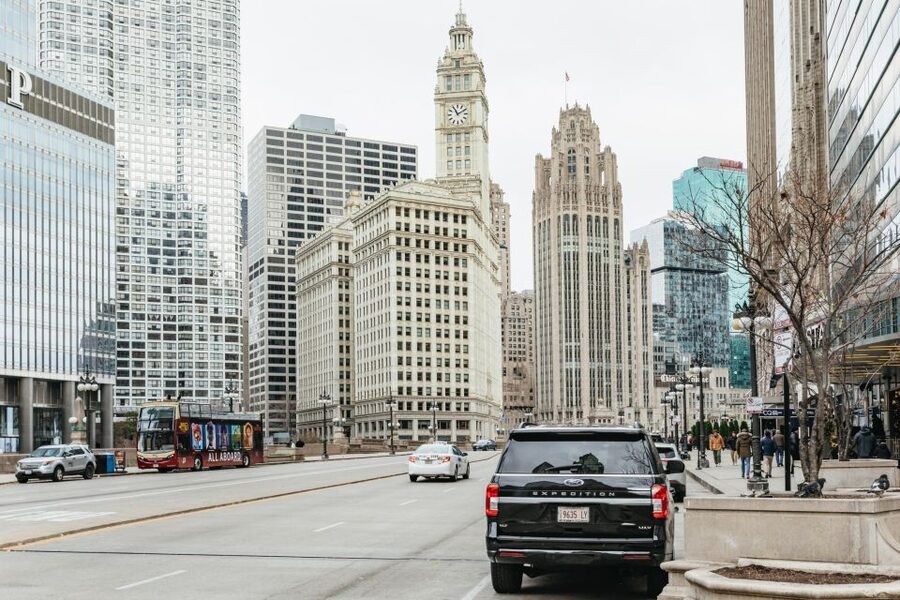 Chicago: Gangsters and Ghosts Guided Walking Tour - Starting outside Hoyt’s Tavern