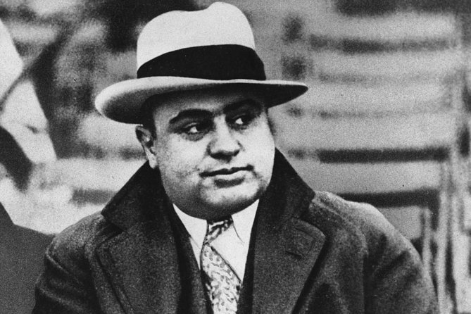 Chicago: Gangsters and Ghosts Walking Tour - A break inside the Palmer House