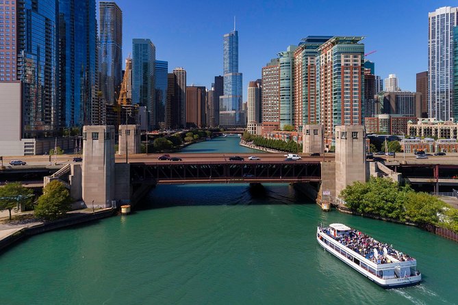 Chicago Lake and River Architecture Tour - Lake Michigan: the skyline pulls into focus