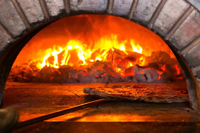 Chicago Pizza Tour - Coal-Fired Pizza Near the United Center