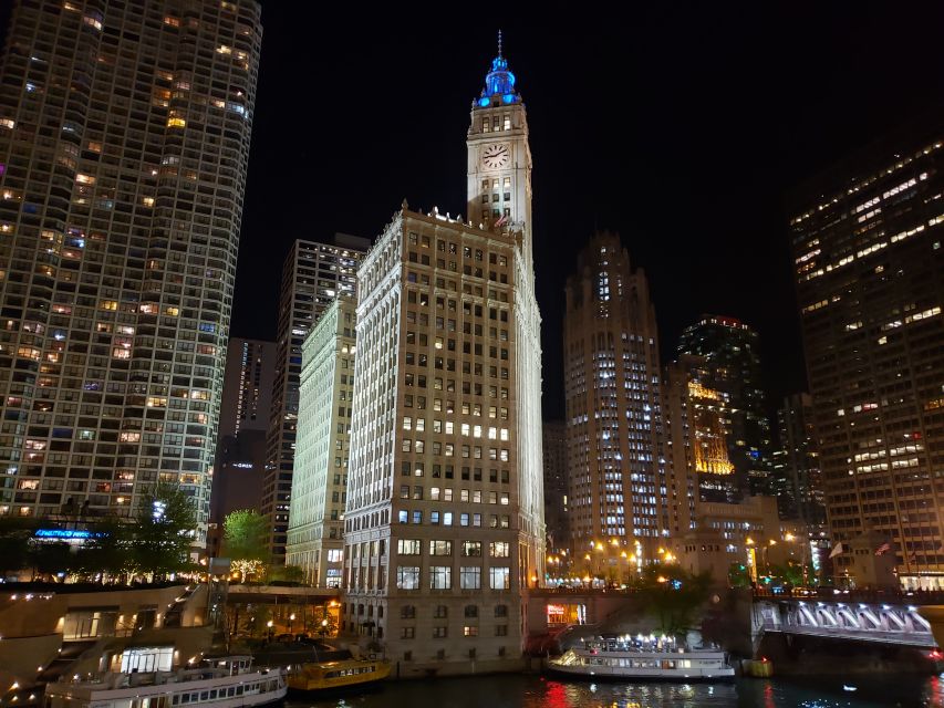 Chicago River: 1.5-Hour Guided Architecture Cruise - Open deck or heated cabin?