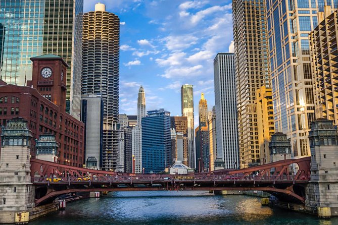 Chicago River Architecture Tour with Small Boat Upgrade Option - What happens at the 465 N McClurg Court meeting point