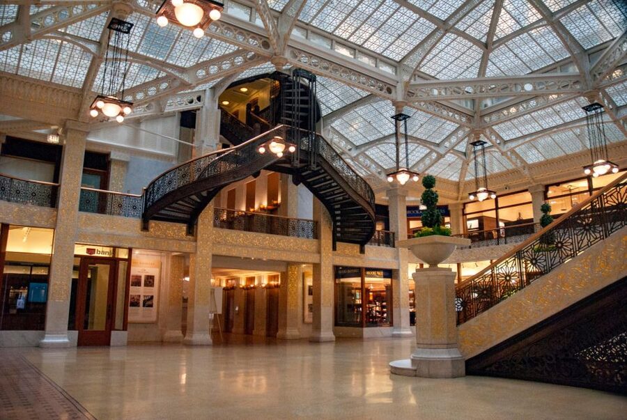 Chicago: Secret Interiors Architecture Walking Tour - Starting inside Union Station’s Great Hall