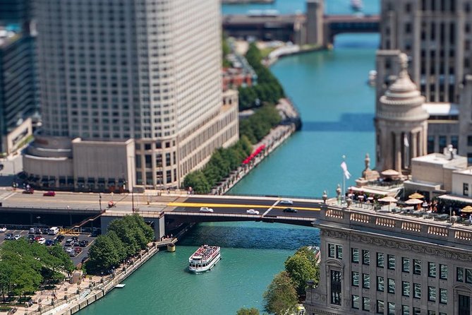 Chicago Sightseeing River and Lake Cruise - What the Commentary Adds