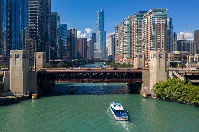 Chicago Sightseeing River and Lake Cruise - The Chicago River and Its Towers
