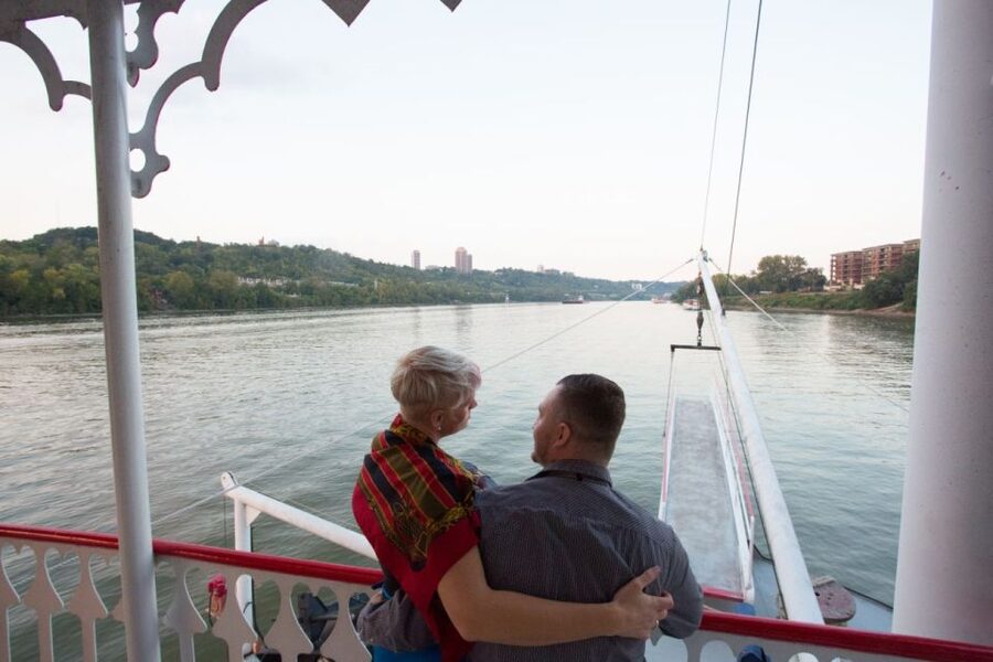 Cincinnati: Historic Sightseeing Cruise - What the live commentary adds