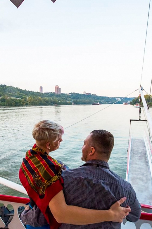 Cincinnati: Riverboat Cruise with Lunch and Entertainment - Boarding at Newport Landing beside the aquarium