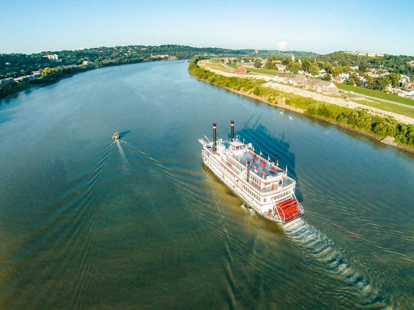 Cincinnati: Riverboat Cruise with Lunch and Entertainment - Banjo music and local stories give the ride its character