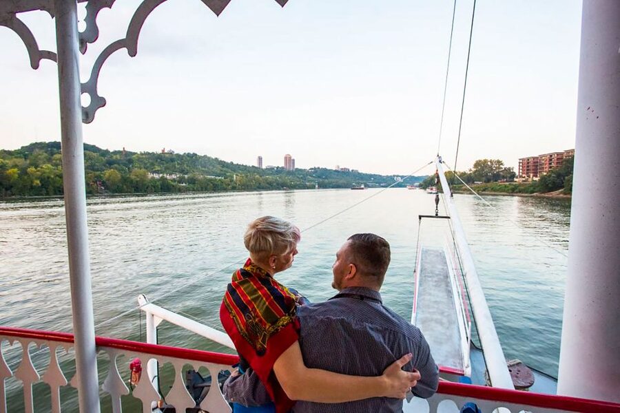 Cincinnati: Riverboat Cruise with Lunch and Entertainment - Should you book the Ohio River lunch cruise?