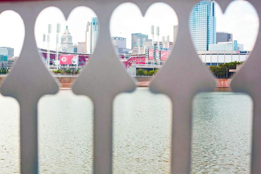 Cincinnati: Sunset Sightseeing Cruise on the Ohio River - The first hour: river views in daylight