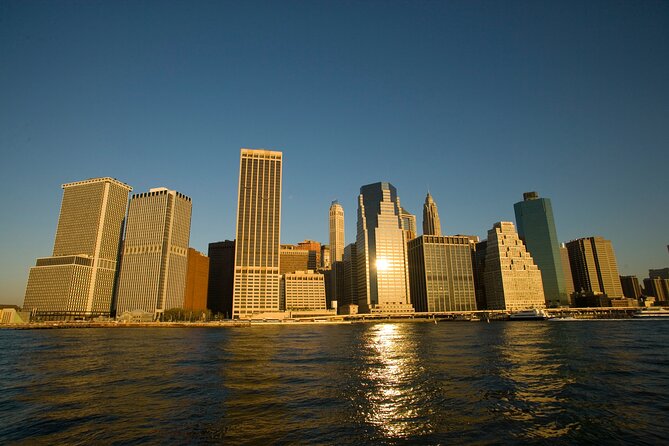 Circle Line: 2hr - New York City Harbor Lights Cruise - Food, drinks, Wi-Fi, and comfort onboard