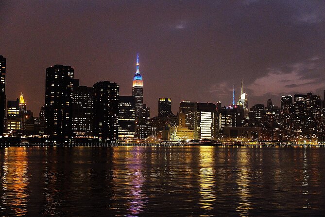 Circle Line: 2hr - New York City Harbor Lights Cruise - Language options and the guide’s role
