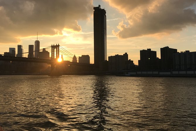 Circle Line: 2hr - New York City Harbor Lights Cruise - The first Manhattan skyline views